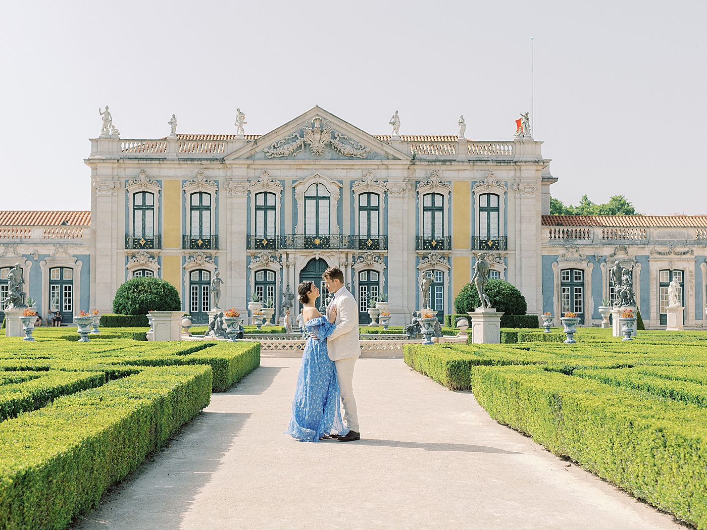 Couple in front of palace in Lisbon Portugal | Photo by Diane Sotero Photography
