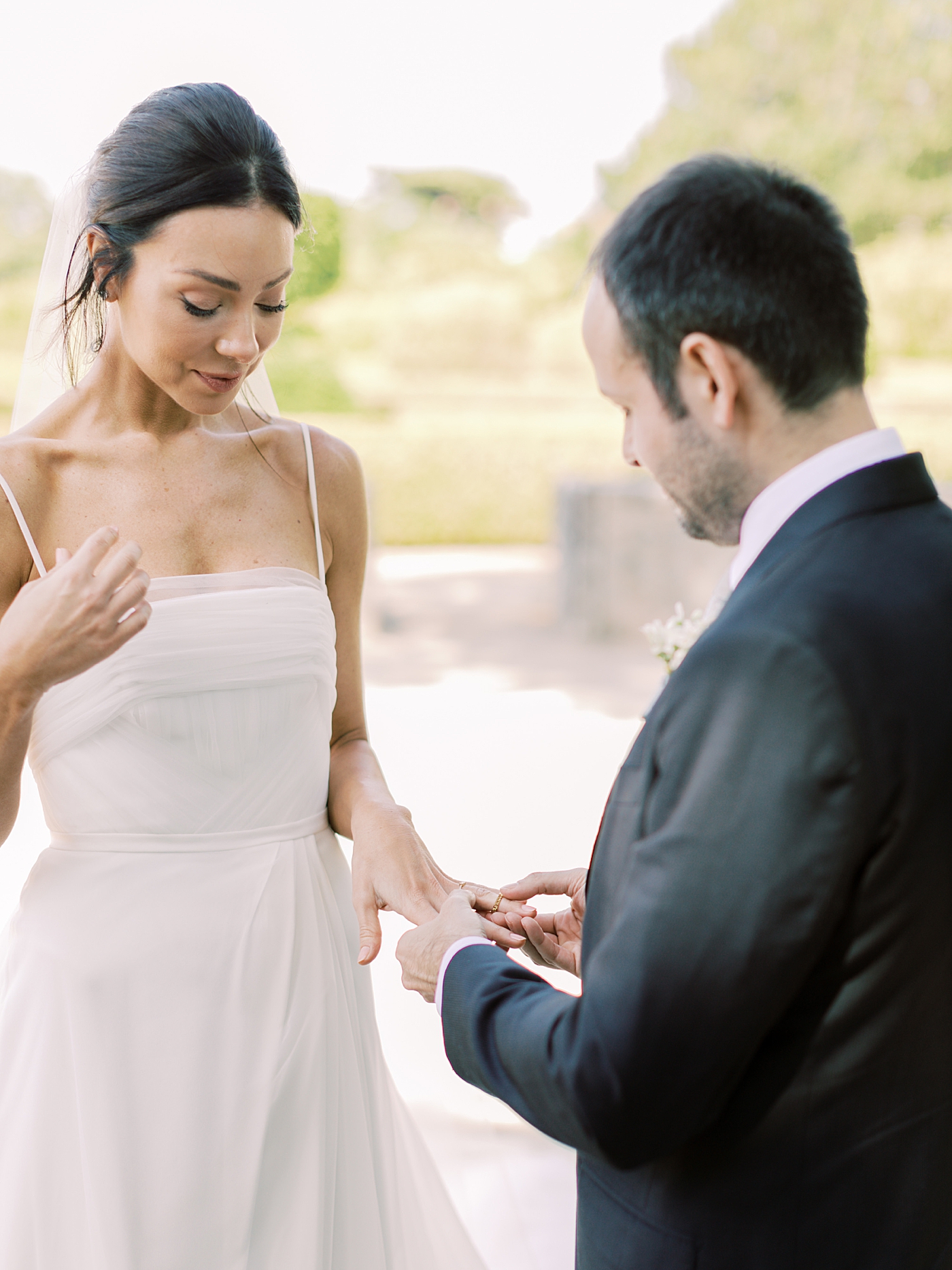 Bride and groom exchanging their rings | Image by Diane Sotero Photography